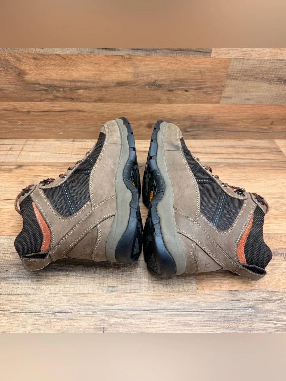 LL Bean Men's size 9 Brown Hiking Boots - Rugged Outdoor Trail Shoes
